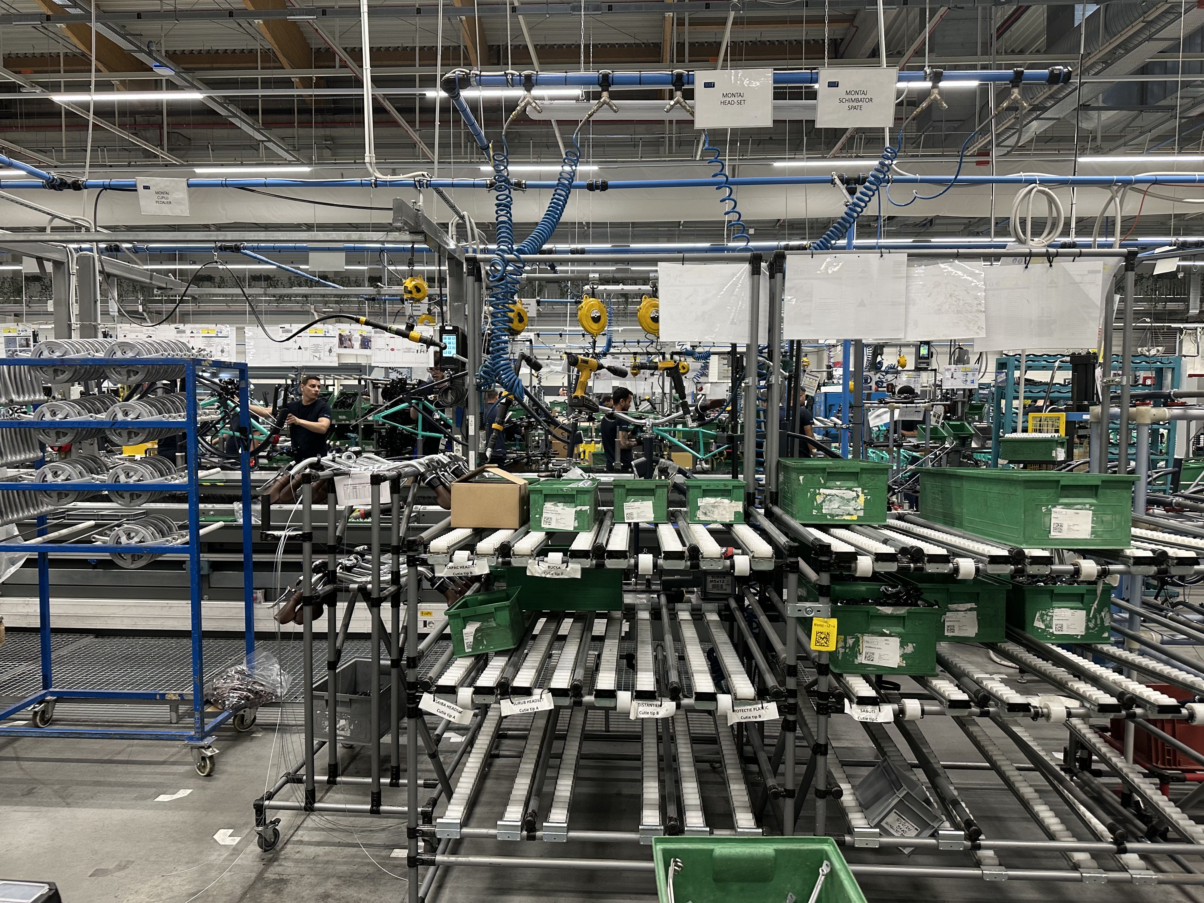 [FOTO Reportaj] Drumul bicicletelor românești, exportate în toată Europa. Cum sunt construite în fabrica Decathlon din Timișoara - Poza 10