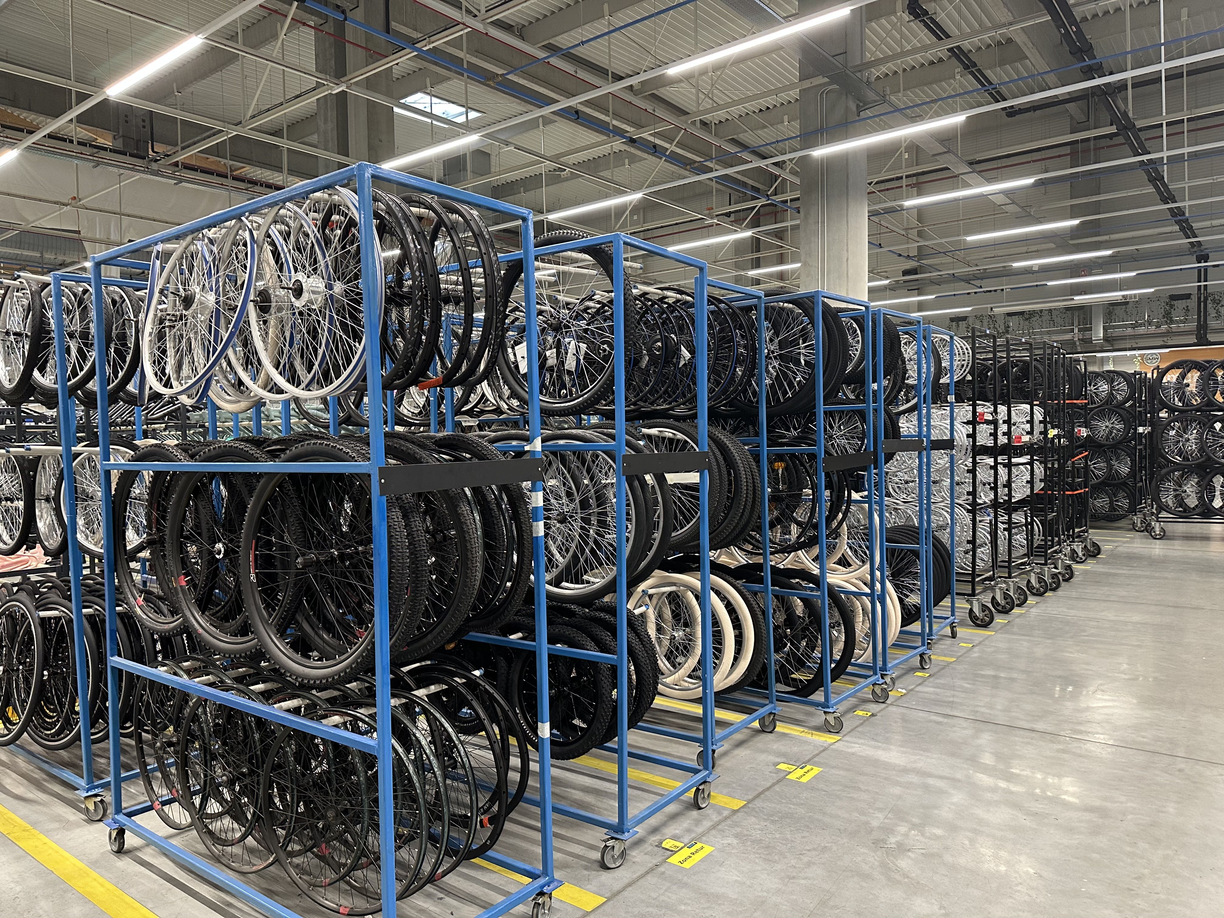 [FOTO Reportaj] Drumul bicicletelor românești, exportate în toată Europa. Cum sunt construite în fabrica Decathlon din Timișoara - Poza 8