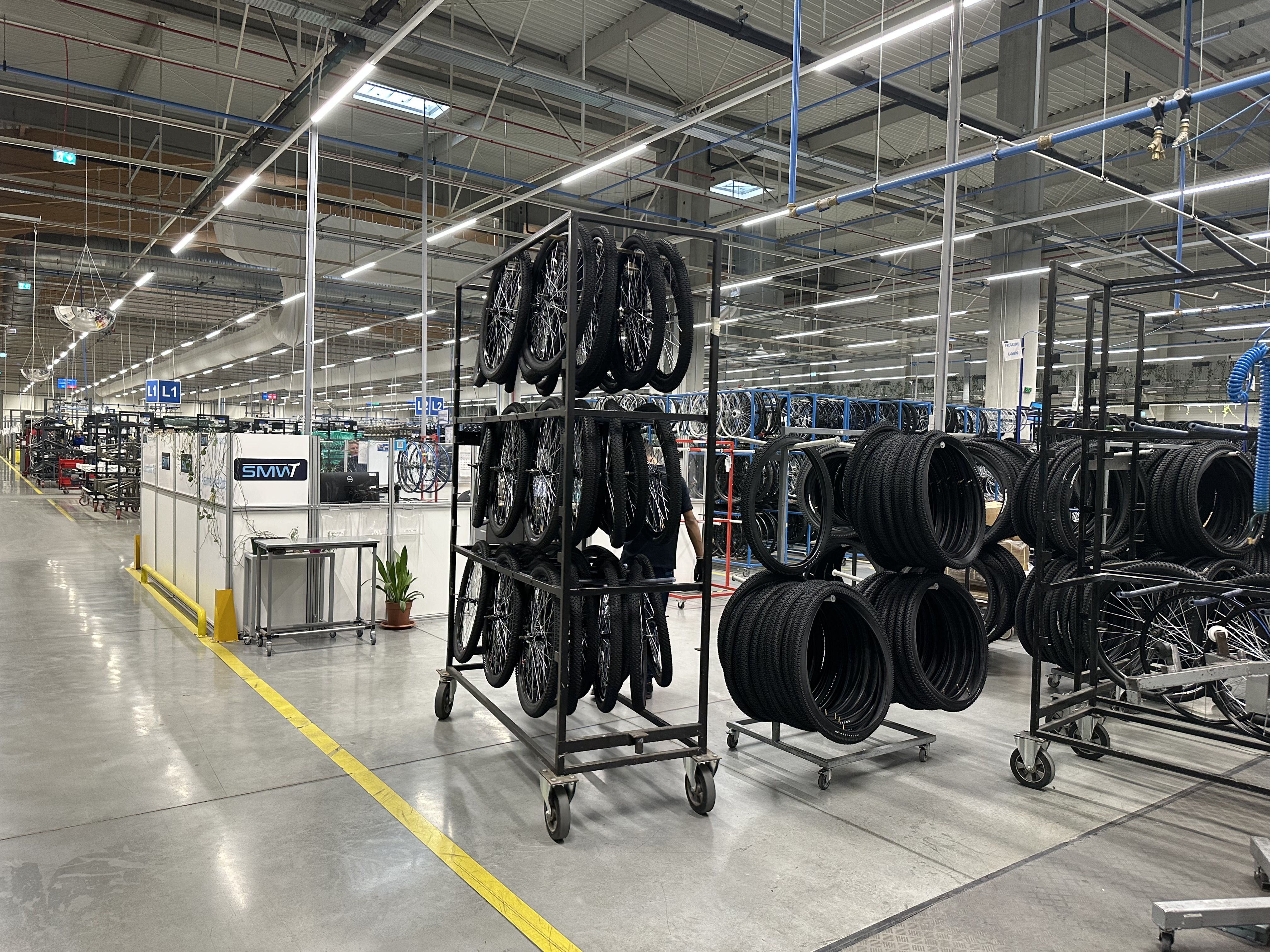 [FOTO Reportaj] Drumul bicicletelor românești, exportate în toată Europa. Cum sunt construite în fabrica Decathlon din Timișoara - Poza 23