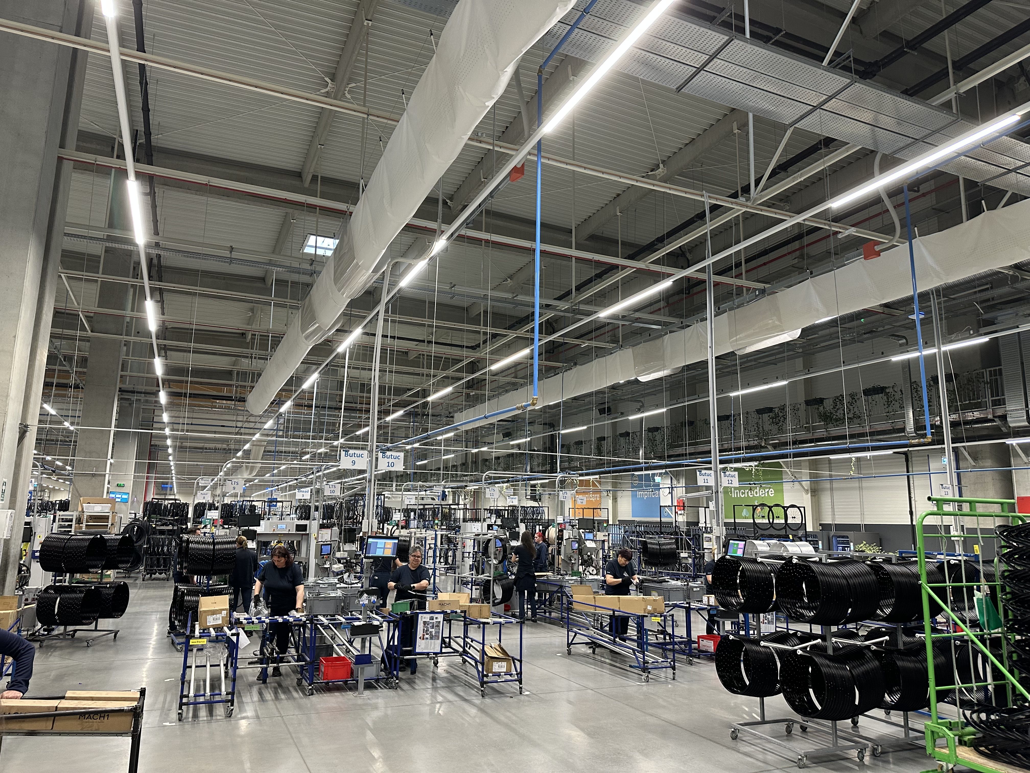 [FOTO Reportaj] Drumul bicicletelor românești, exportate în toată Europa. Cum sunt construite în fabrica Decathlon din Timișoara - Poza 3