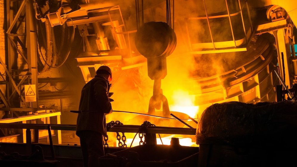 Preţurile producţiei industriale au scăzut cu 3,4% în decembrie 2023