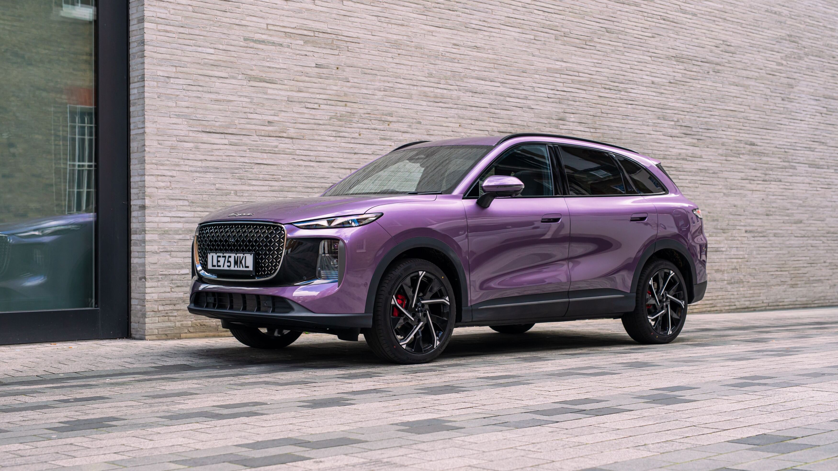 Chinezii de la Lepas deschid primul showroom din România. Cât costă SUV-ul Lepas L8