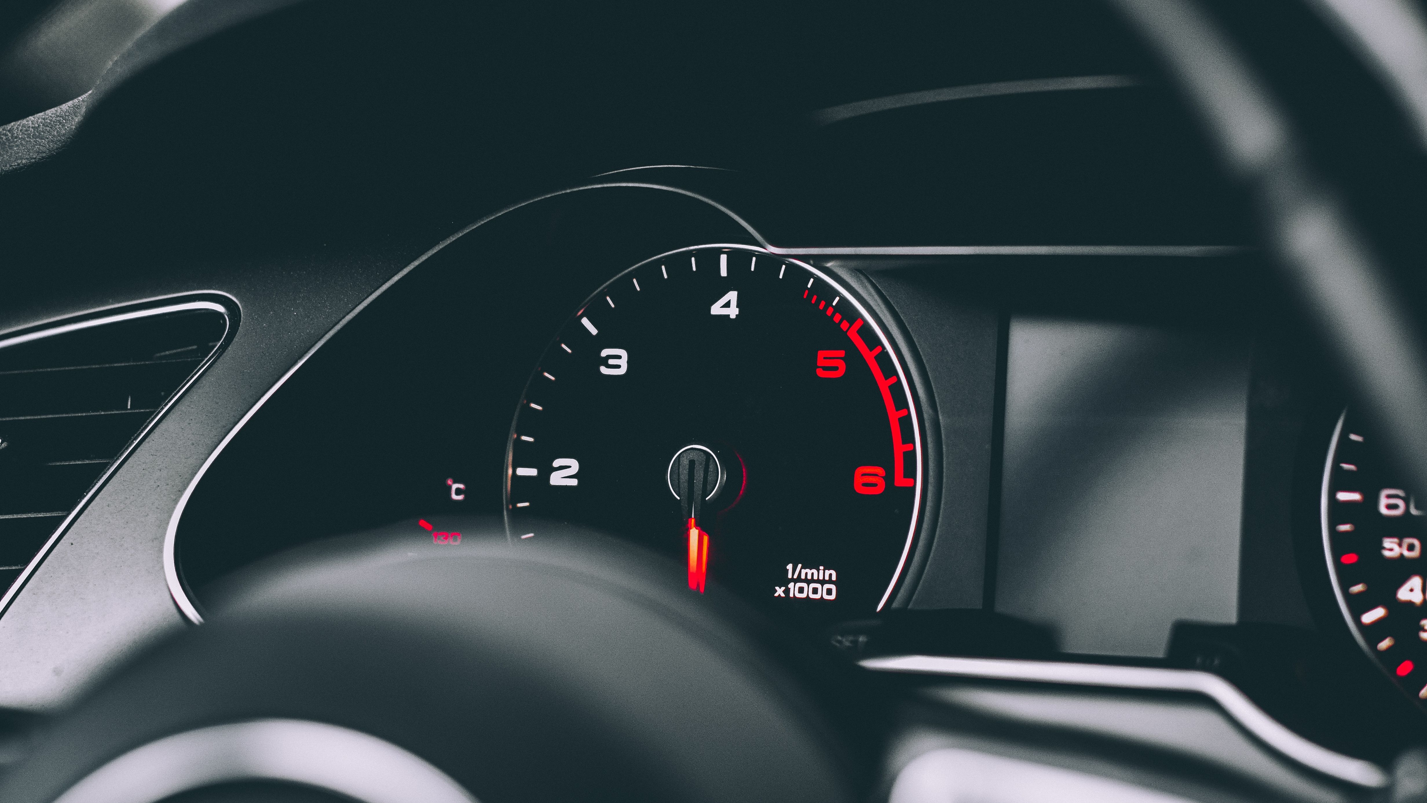 Mai multi romani sunt atrasi de masini noi decat vechi: piata auto second-hand scade