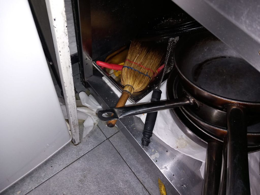 FOTO: ANPC vrea să închidă două restaurante cunoscute din București. Cum arată neregulile - Imagine 8