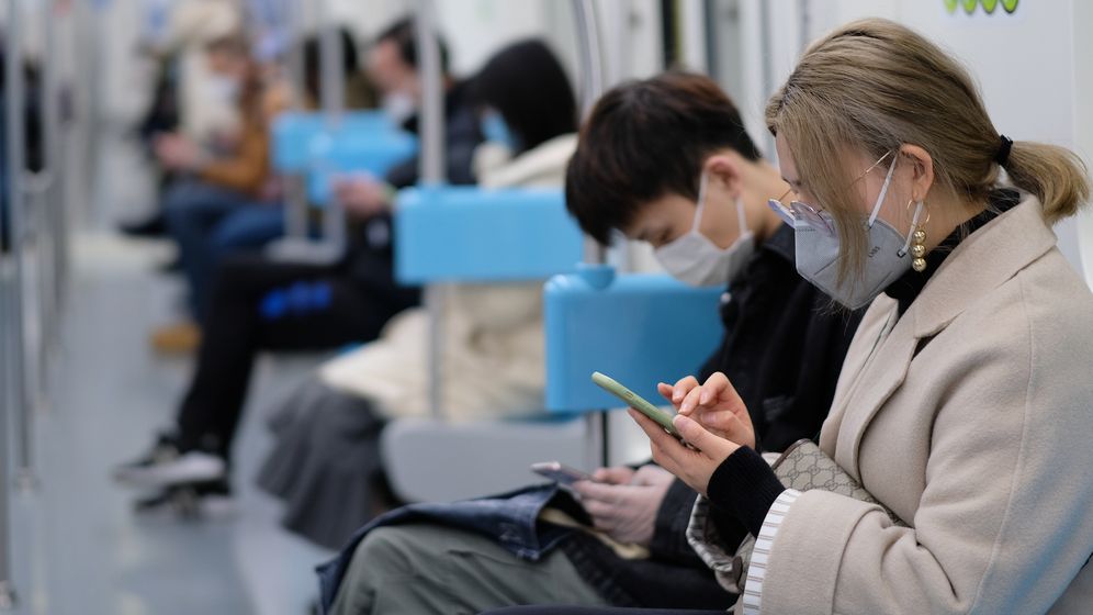 Ministru britanic: Oamenii trebuie să învețe să trăiască cu COVID-19 ca și cum ar rămâne pentru totdeauna cu noi