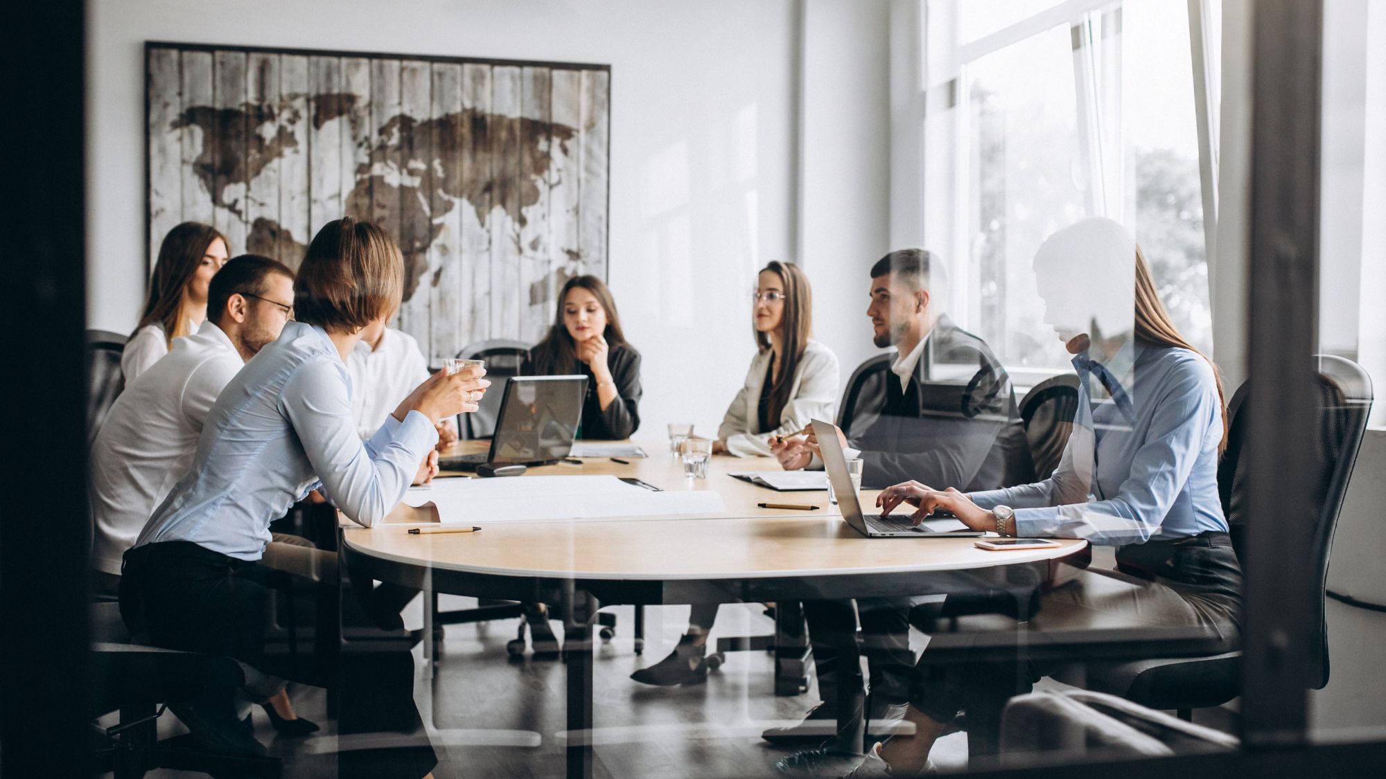 Cum să eficientizezi operațiunile de business: digitalizare vs. birocrație
