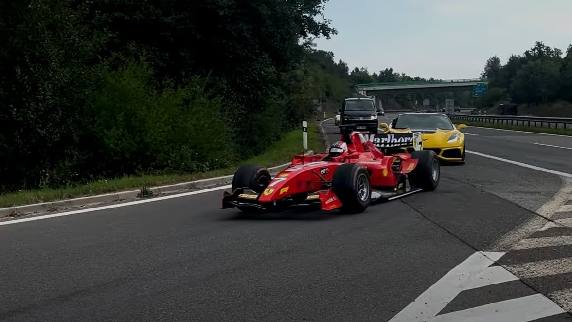 Poliția l-a prins pe „pilotul de Formula 1” care zburda pe autostrăzile din Cehia