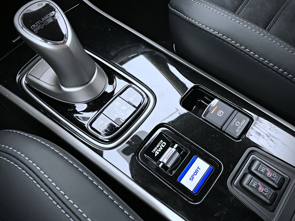 Mitsubishi Outlander PHEV - Imagine 17