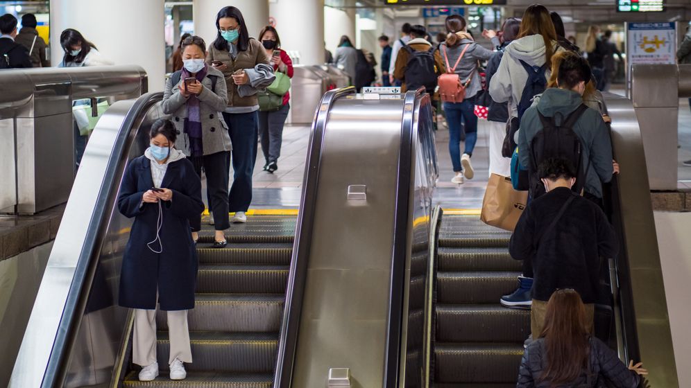 Proceduri speciale pentru pasagerii întorși din Italia. Ce a pregătit Aeroportul din Cluj?