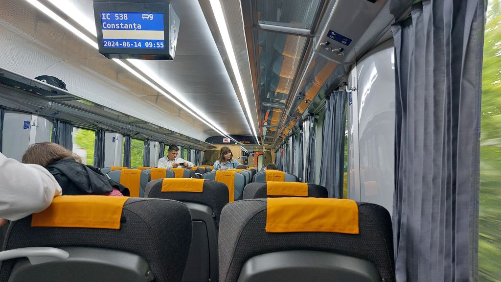 Vagon Clasa II 21-91 Bmpz (produs de Astra Arad, recent moderniat la atelierele CFR Grivița)