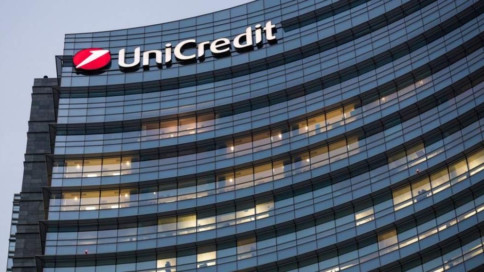 Clienții UniCredit pot cumpăra online asigurări direct din aplicația de Mobile Banking