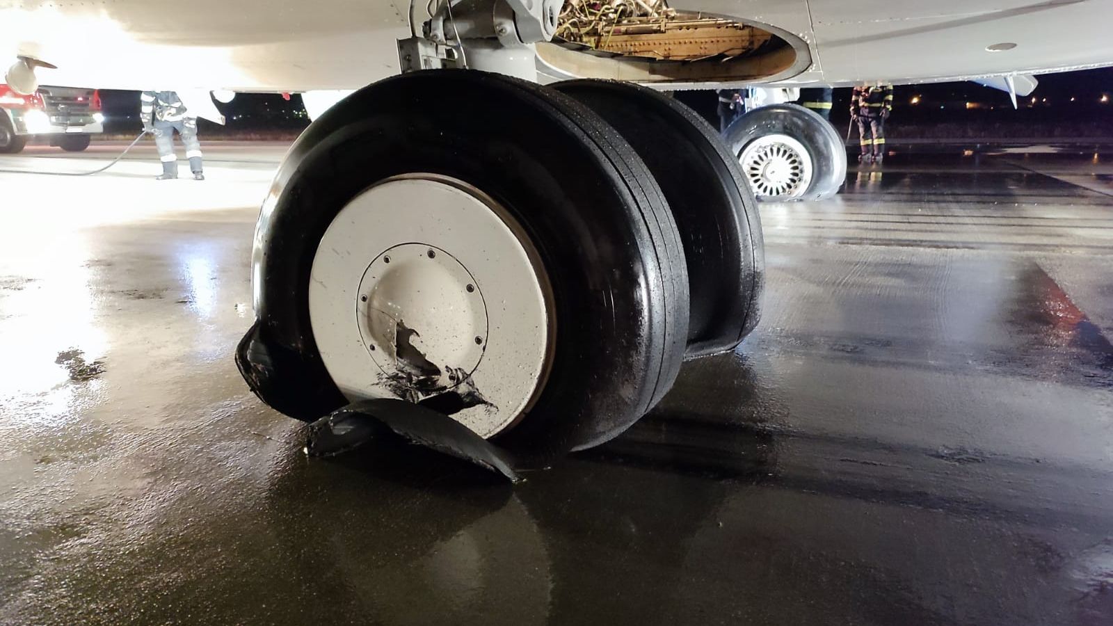 Trenul de aterizare al unui avion de la Cluj-Napoca a luat foc