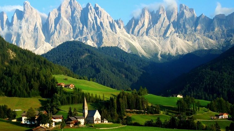 Cinci destinatii racoroase aproape de Romania: uite unde sa fugi de caldura in aceasta vara
