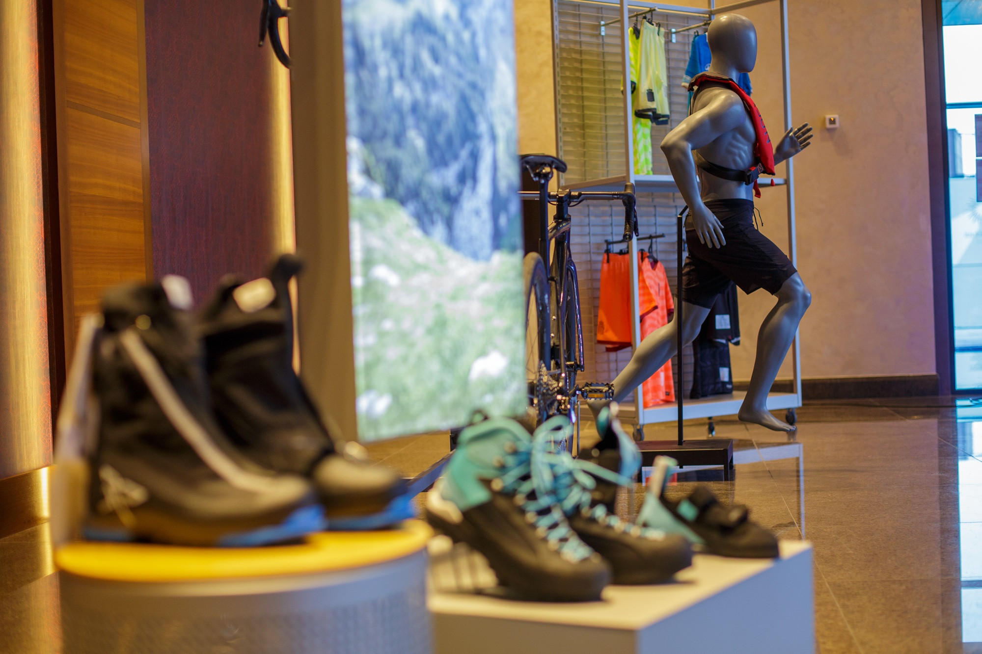 „Fabricat în România”: peste 50 milioane de echipamente sportive Decathlon fabricate local au ajuns pe piețele internaționale. Peste 10 milioane sunt biciclete