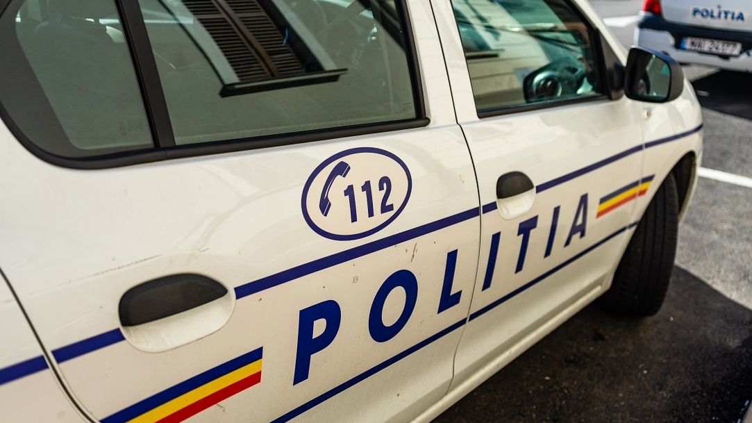 Incident la vot: Arma unui polițist s-a descărcat accidental