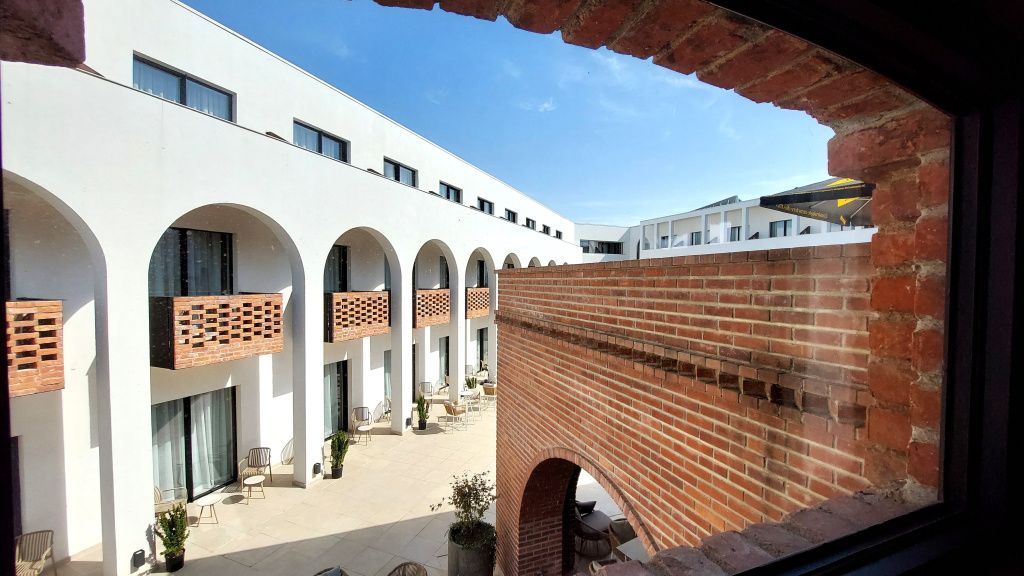 Cum arată cel mai nou hotel din România, construit pe proprietatea unui fost mare boier - Imagine 11