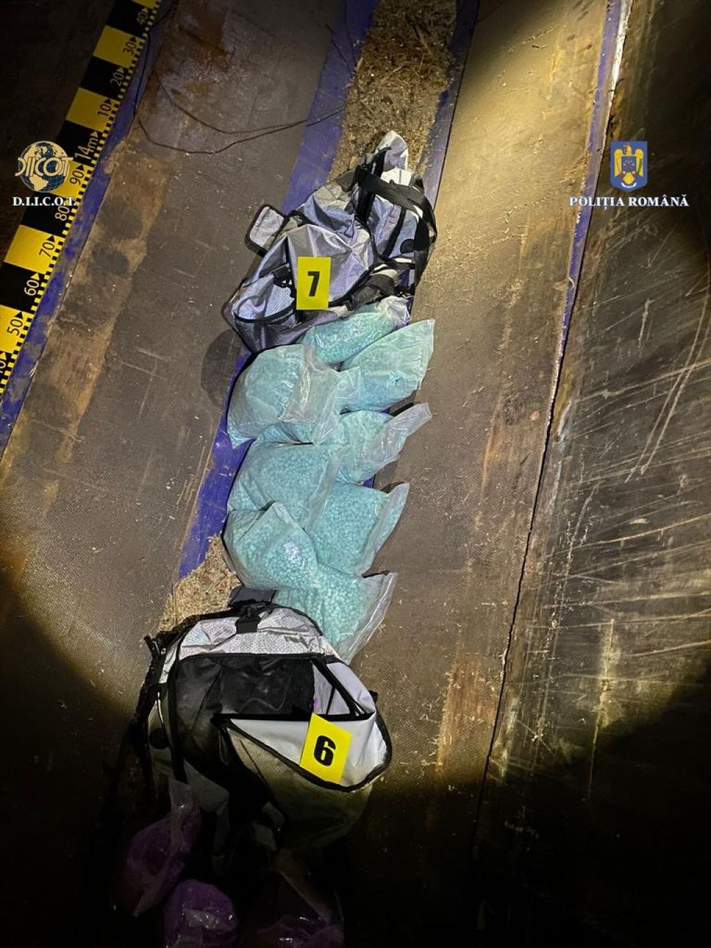 FOTO | D.I.I.C.O.T a prins o captură imensă: ecstasy în valoare de aproximativ 4 milioane de euro - Imagine 7