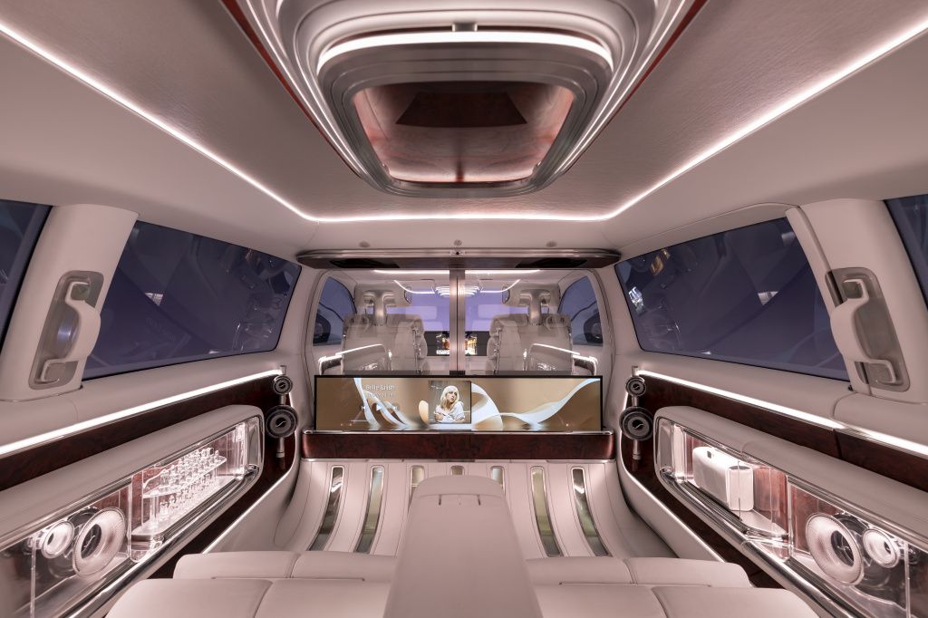 Lux, eleganță și tehnologie fără frână: Mercedes Benz dă startul unei noi ere premium în co - Imagine 24