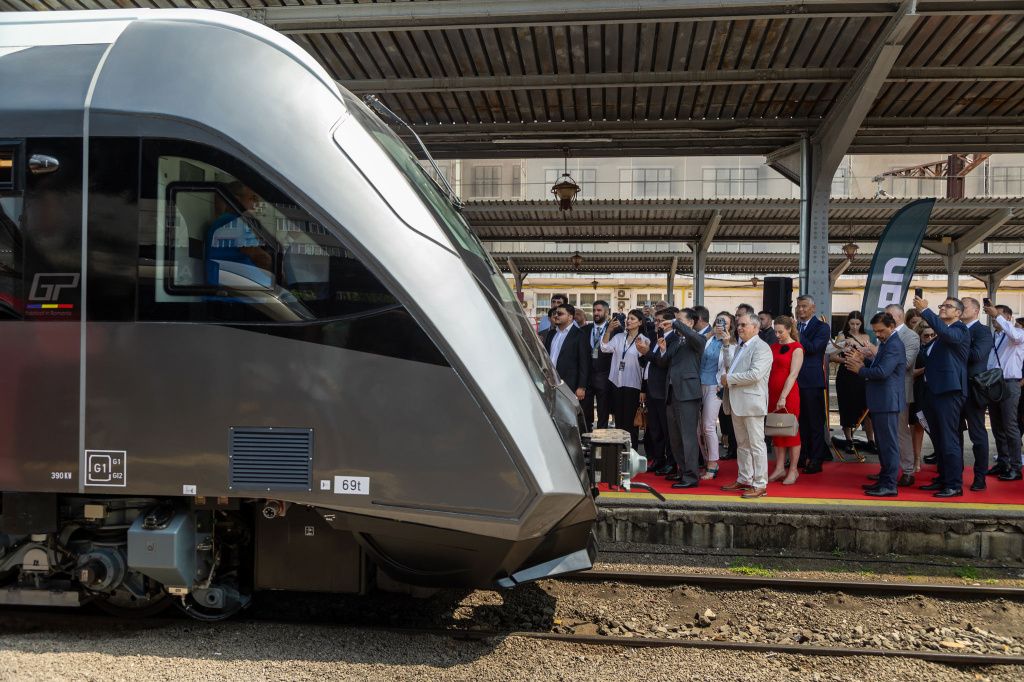 GALERIE FOTO | Cum arată trenul 100% românesc, primul automotor produs în România după 80 de an - Imagine 12