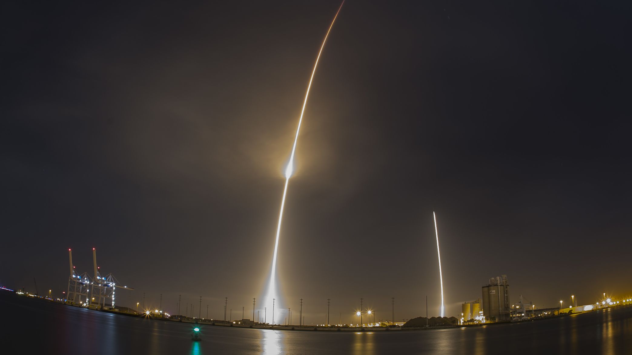 SpaceX a lansat cu succes prima racheta spatiala reutilizata