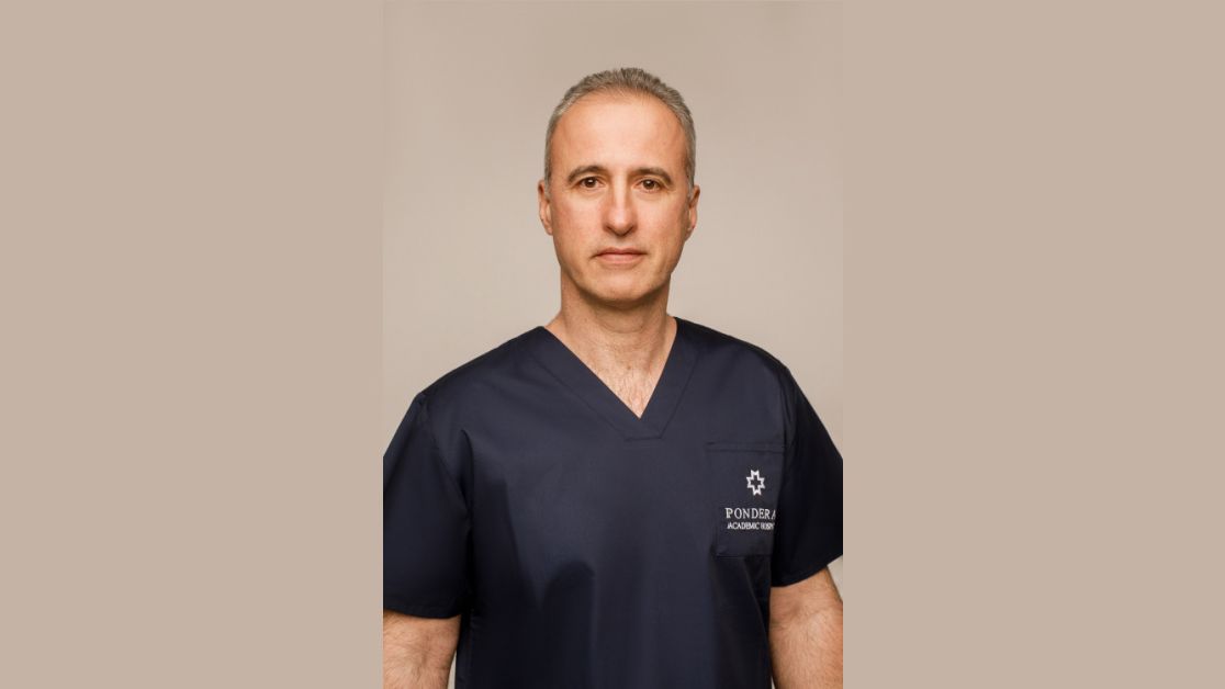 Premieră medicală: primele intervenții ortopedice de protezare a genunchiului, cu proteză 3D personalizată din România, au fost realizate de Dr. Vlad Predescu, Chirurg de Excelență în Chirurgie Ortopedică