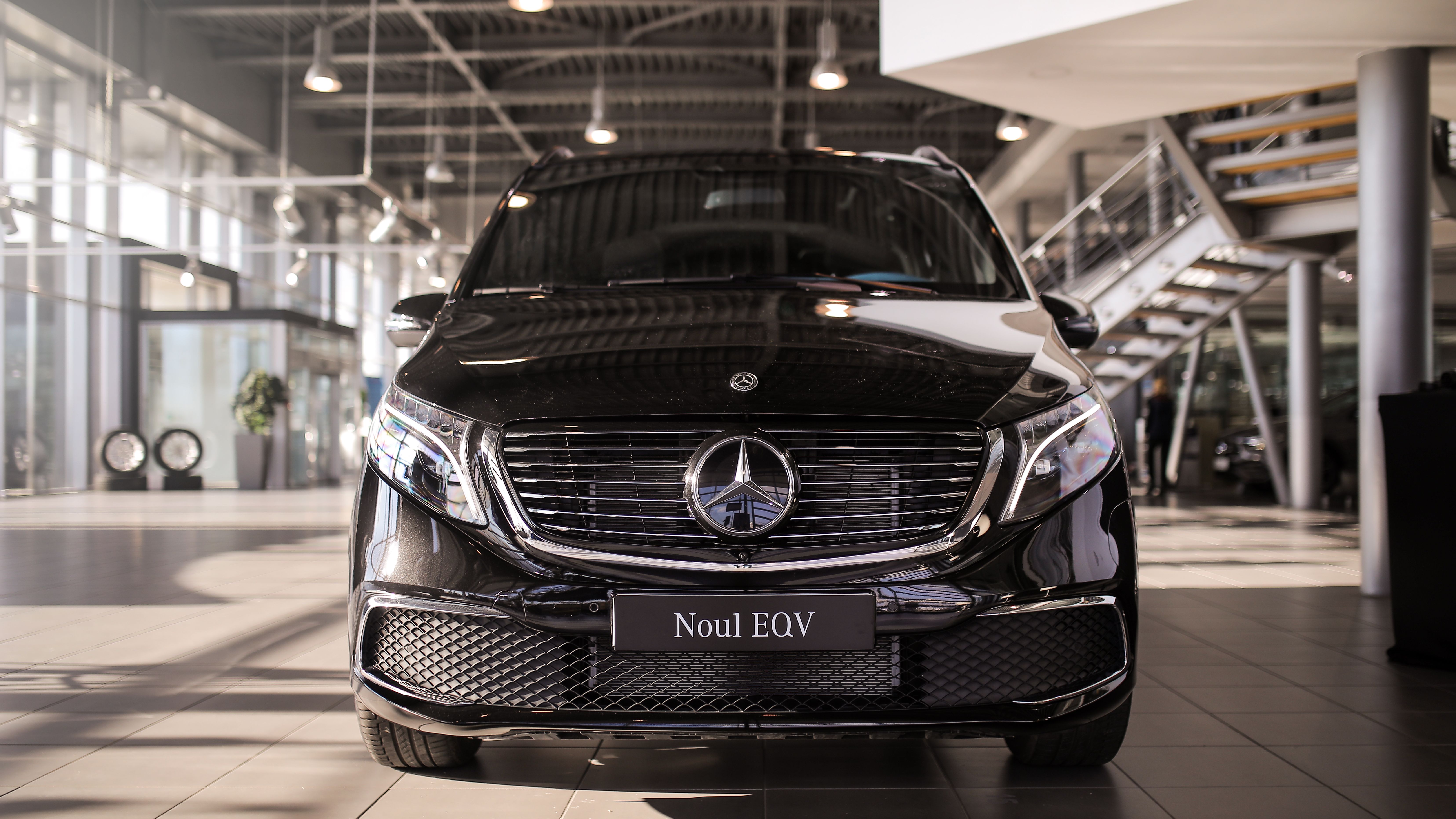 Mercedes-Benz a prezentat noul MPV electric - EQV