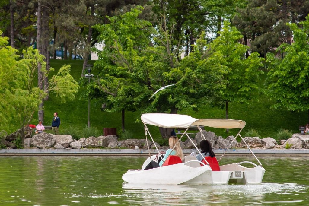 FOTO: Bucureștenii se vor putea plimba gratuit cu barca, pe lacul din Parcul Drumul Taberei, de PaÈ - Imagine 4