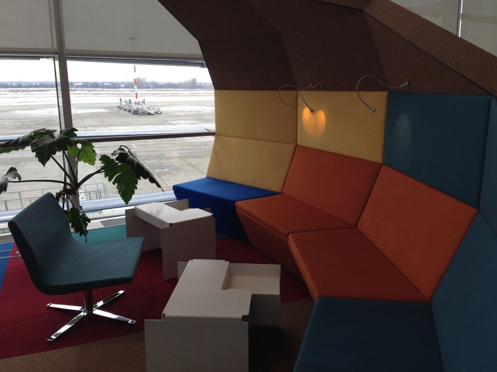 Salon Business Aeroportul Henri Coanda - Imagine 6