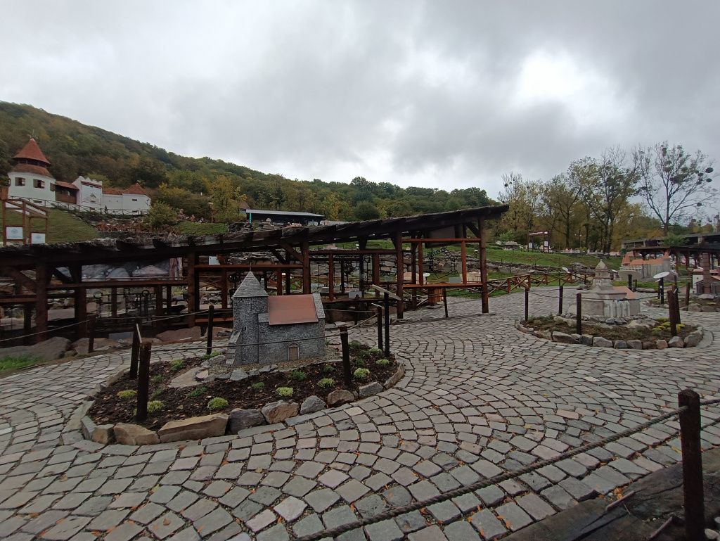 GALERIE FOTO: Parcul Mini Transilvania sau cum să faci un tur în Ardeal în mai puțin de o oră - Imagine 46