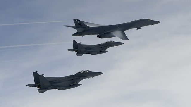Bombardiere americane in largul coastei de est a Coreei de Nord, o manifestare de forta a Pentagonului