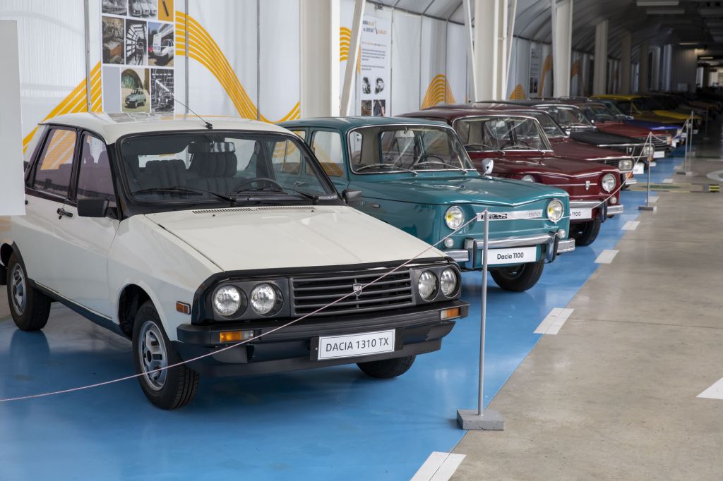 [FOTO] Colecția Dacia de care puțini știu: Cum arată "žmuzeul" de la Titu - Imagine 1
