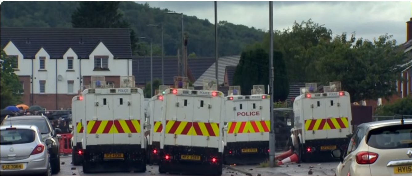 Peste 40 de români, în atenția MAE după violențele din Irlanda de Nord