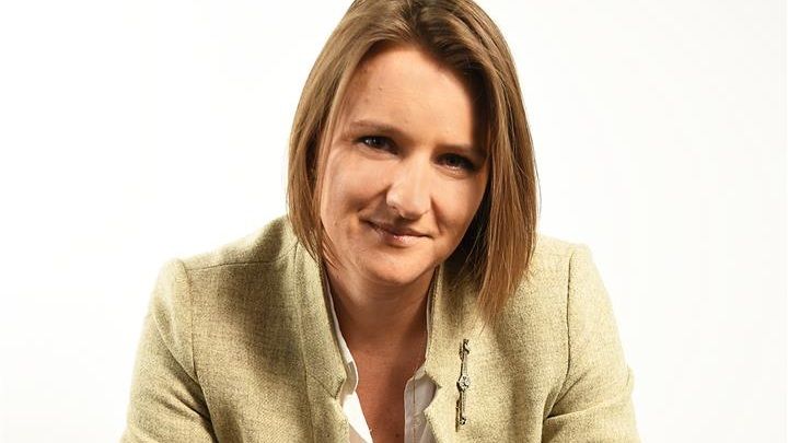 Tranziție în familie. "Contesa vinului" Mihaela Tyrel de Poix îi predă fiicei sale ștafeta la conducerea cramei Serve