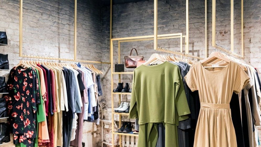 Pierzătorii pandemiei: retailerii de fashion închid magazine pe bandă rulantă și concediază oameni