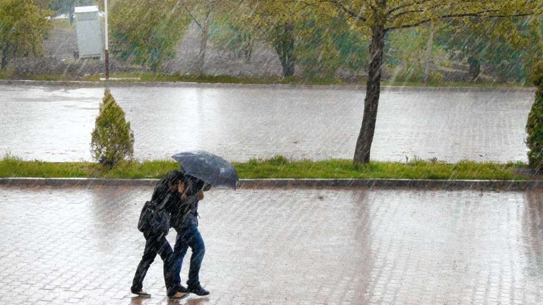 Vijelii, grindină, averse torențiale: Cod Galben emis de ANM. Ce zone sunt vizate