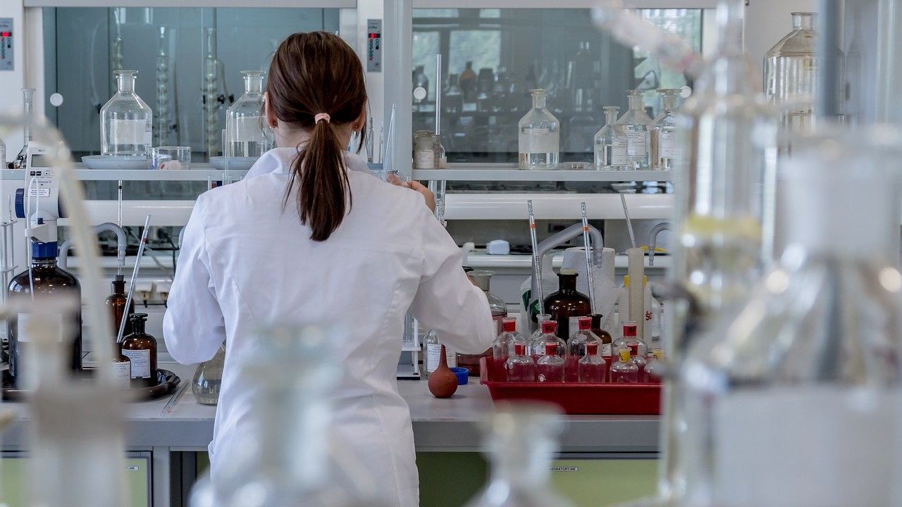 COVID-19 | Doar 13 județe din România au aparate funcționale de testare a noului virus