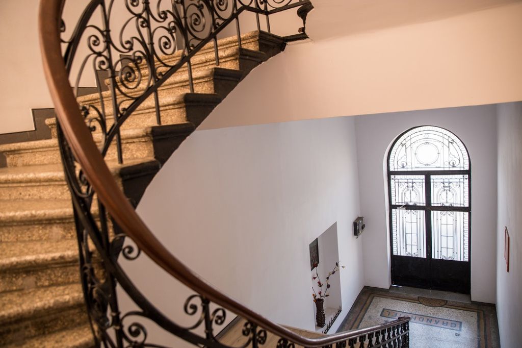 GALERIE FOTO | Hotel emblematic din centrul Constanței, scos la vânzare pentru 1,1 mil. euro - Imagine 8