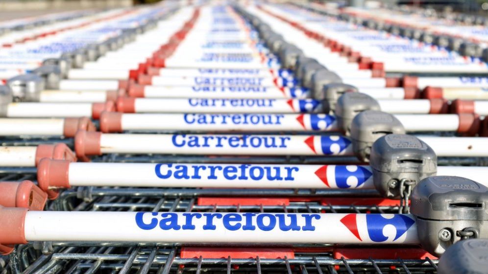 Carrefour vrea să angajeze ucraineni. Limba română nu este obligatorie