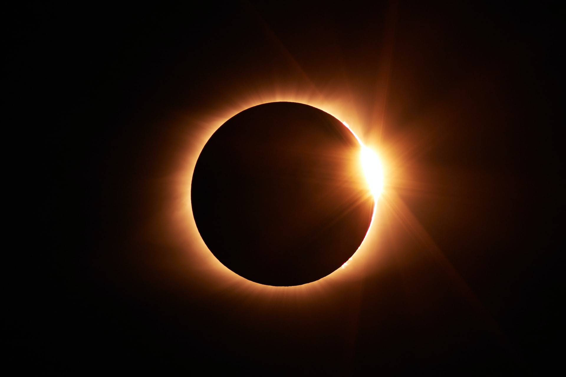 Observații astronomice gratuite între 10 și 14 august. Unde poți vedea Soarele prin telescop