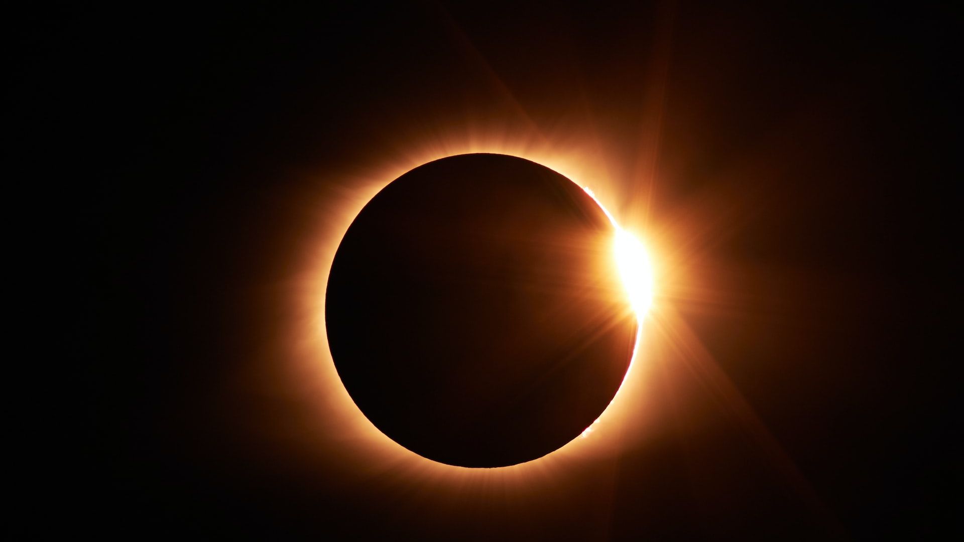 Observații astronomice gratuite între 10 și 14 august. Unde poți vedea Soarele prin telescop