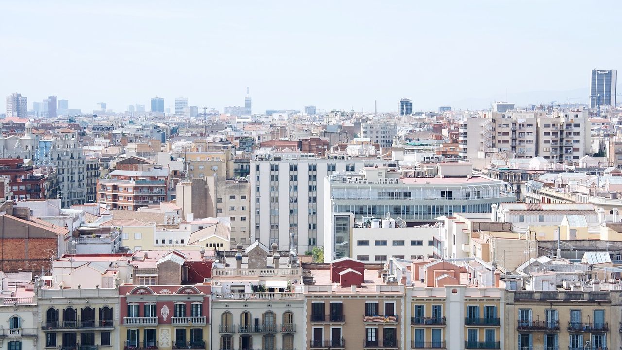 Paradoxul pietei imobiliare: Proprietarii cresc preturile, desi finantarea este aproape inexistenta