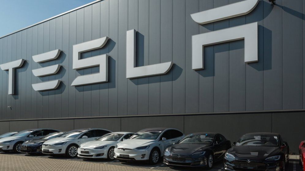 Două persoane sunt acuzate că au furat secretele Tesla pentru a-și lansa propria companie în China