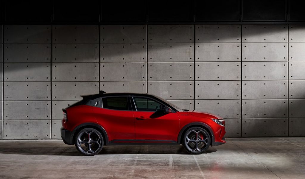 Alfa Romeo a publicat primele imagini și detalii referitoare la noul model "Milano" - Imagine 6