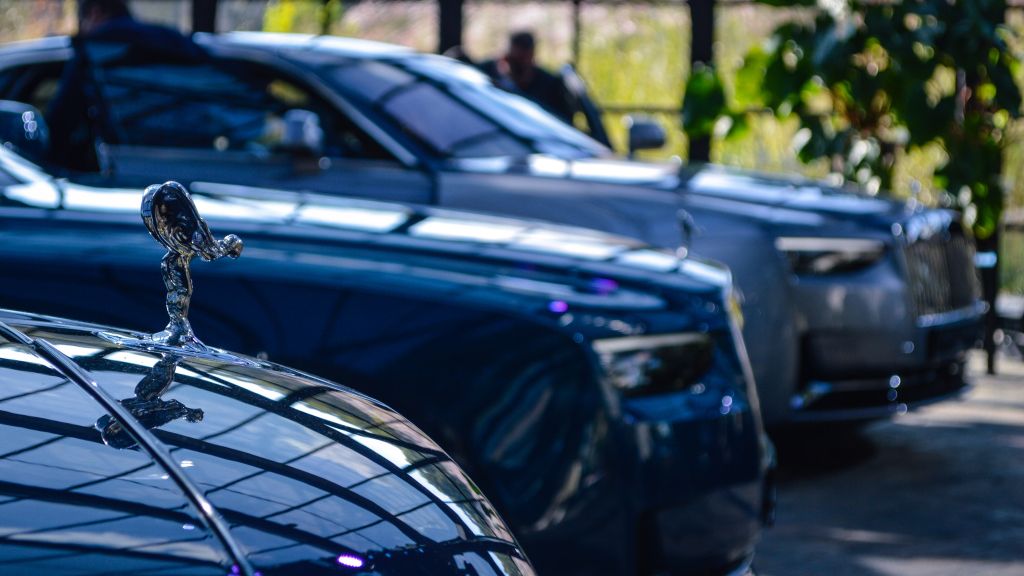 De ce a venit Rolls-Royce în România? Cererea românilor bogați pentru mașini personalizate i-a convins pe britanici
