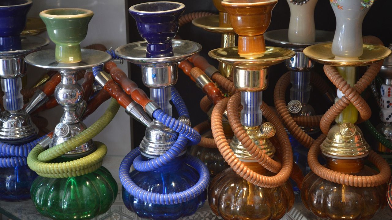 ANAF a descoperit o fabrică clandestină care producea tutun pentru narghilea