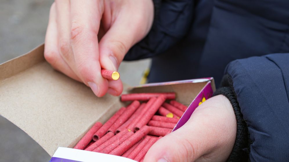 Cinci tone de artificii, confiscate de polițiștii din Capitală