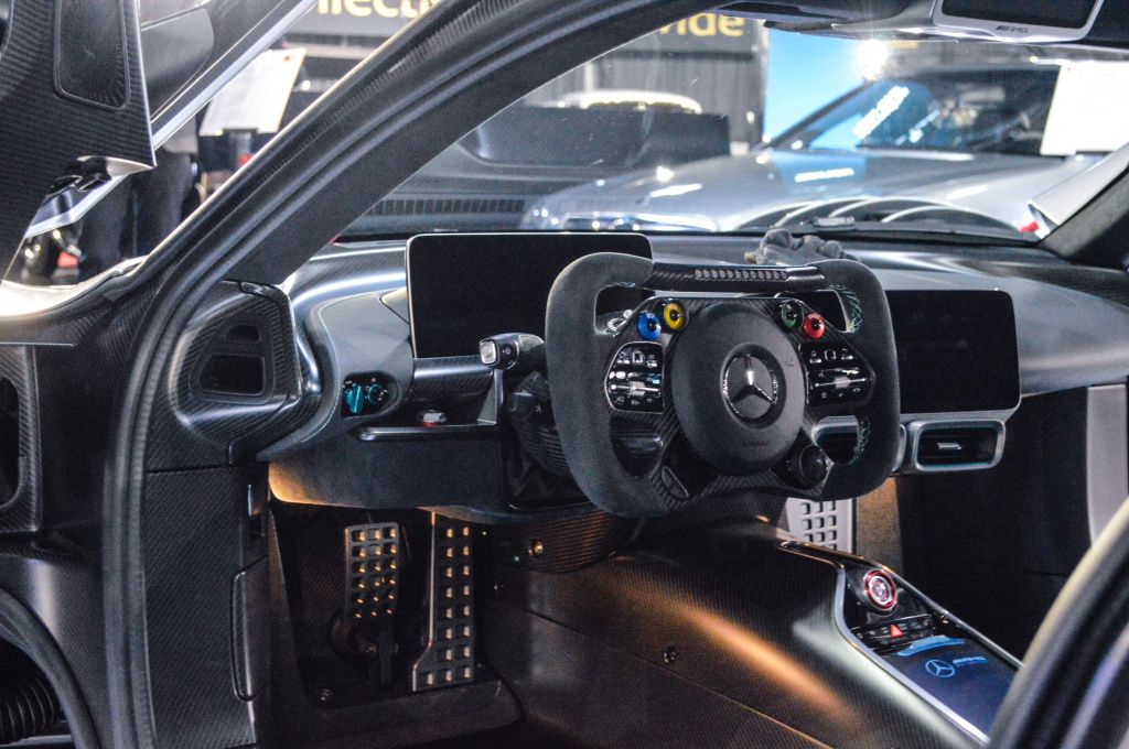 GALERIE FOTO | Cea mai nouă mașină din colecția lui Țiriac, un Mercedes-AMG One - Imagine 19