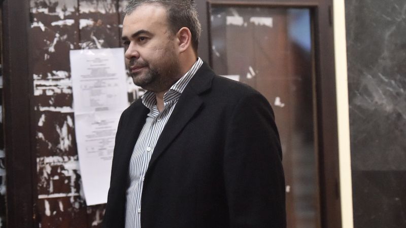 Darius Valcov a demisionat din Guvern dupa o discutie cu premierul Dancila. Valcov a fost mana dreapta a lui Dragnea si autorul "ordonantei lacomiei"