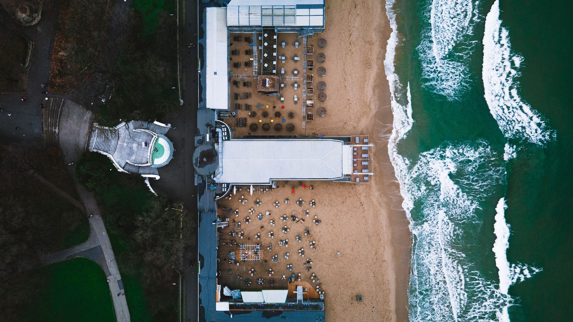 Steag roșu pe litoralul bulgăresc până la sfârșitul lunii august. Plajele unde s-a descoperit și E.coli