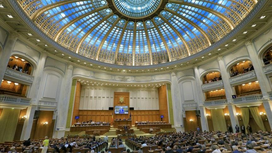 Sumele forfetare pentru parlamentari cresc cu 7.000 de lei de la 1 iulie
